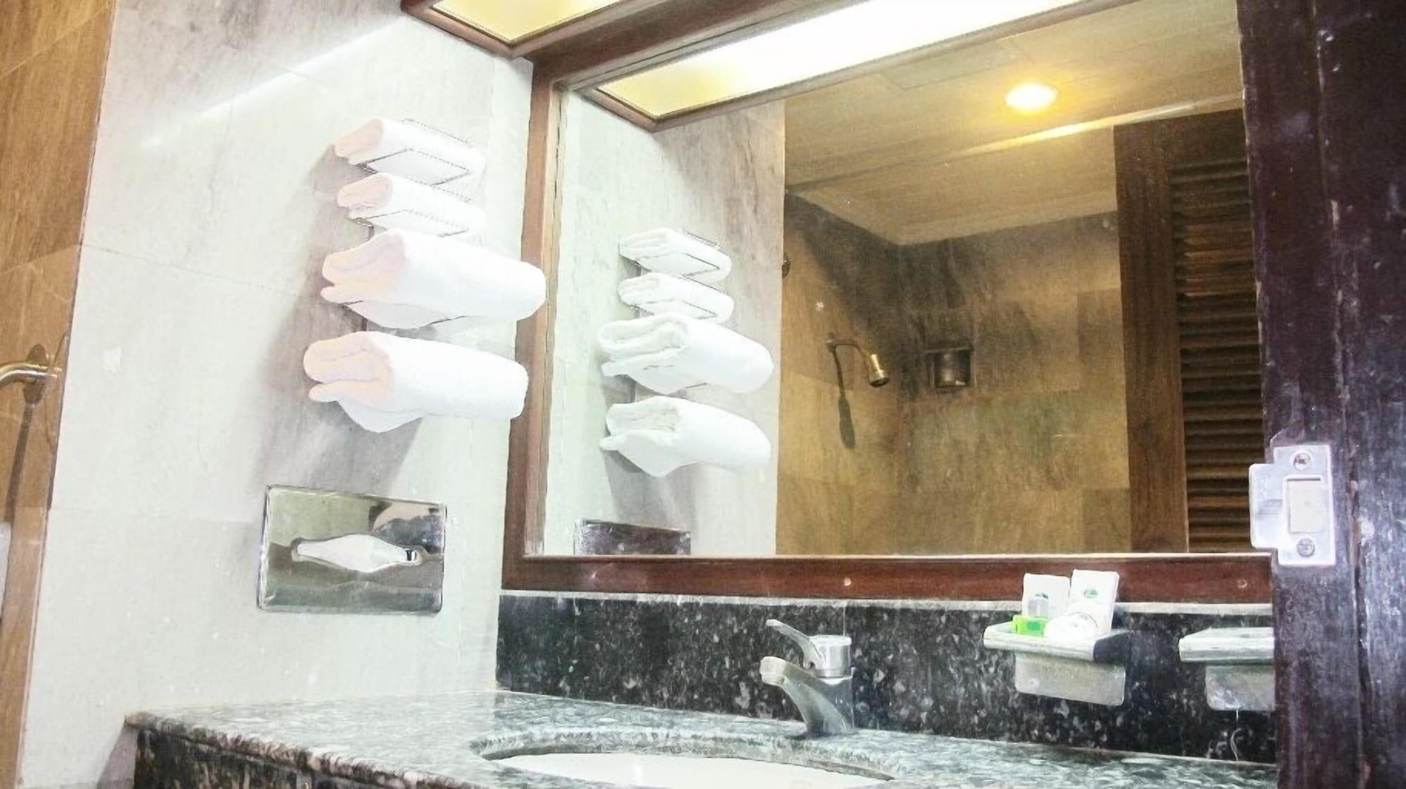 Lee Gardens Hotel Хатъяй Экстерьер фото