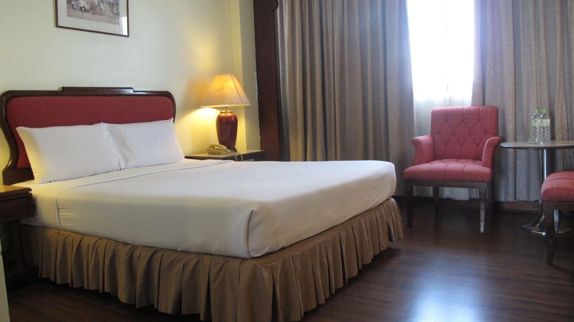 Lee Gardens Hotel Хатъяй Экстерьер фото