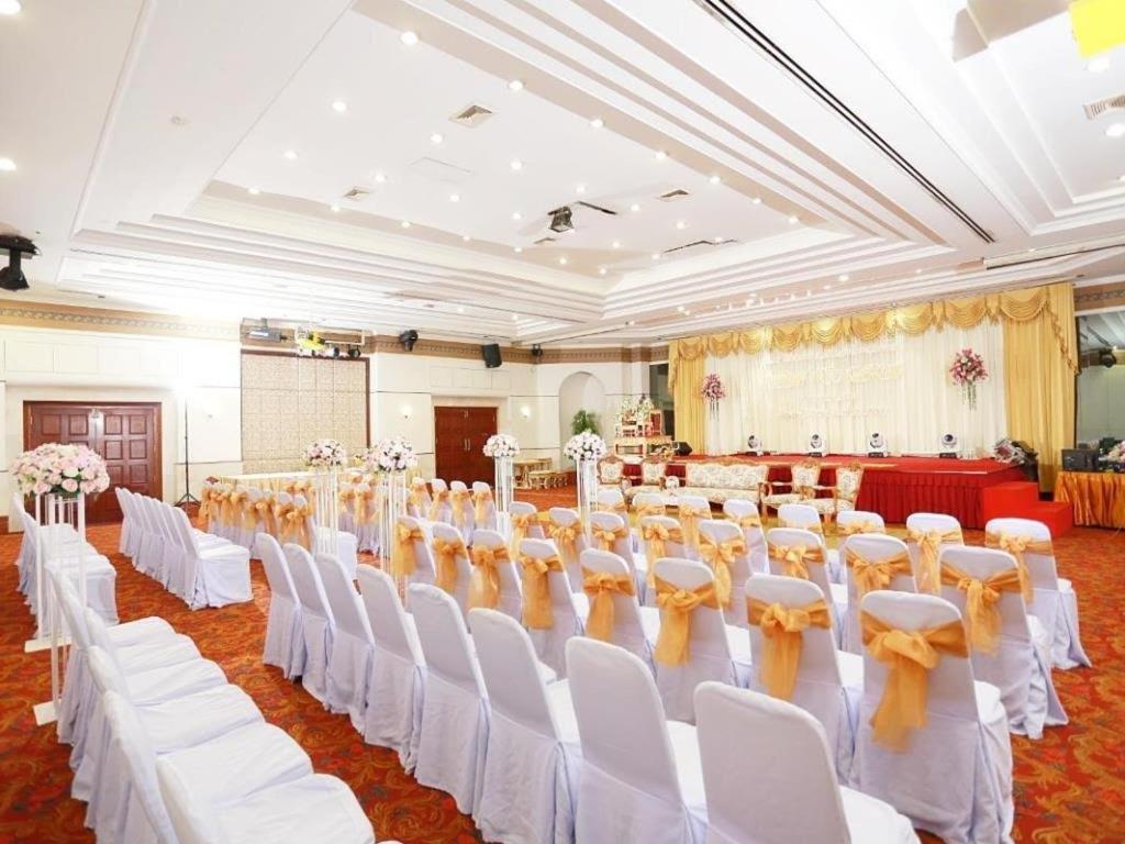 Lee Gardens Hotel Хатъяй Экстерьер фото